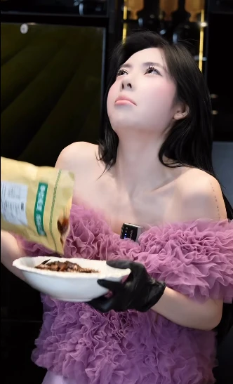 Hót gơ mukbang "Tiểu Cường" khiến CĐM náo loạn luôn Hót gơ mukbang "Tiểu Cường" khiến CĐM náo loạn luôn