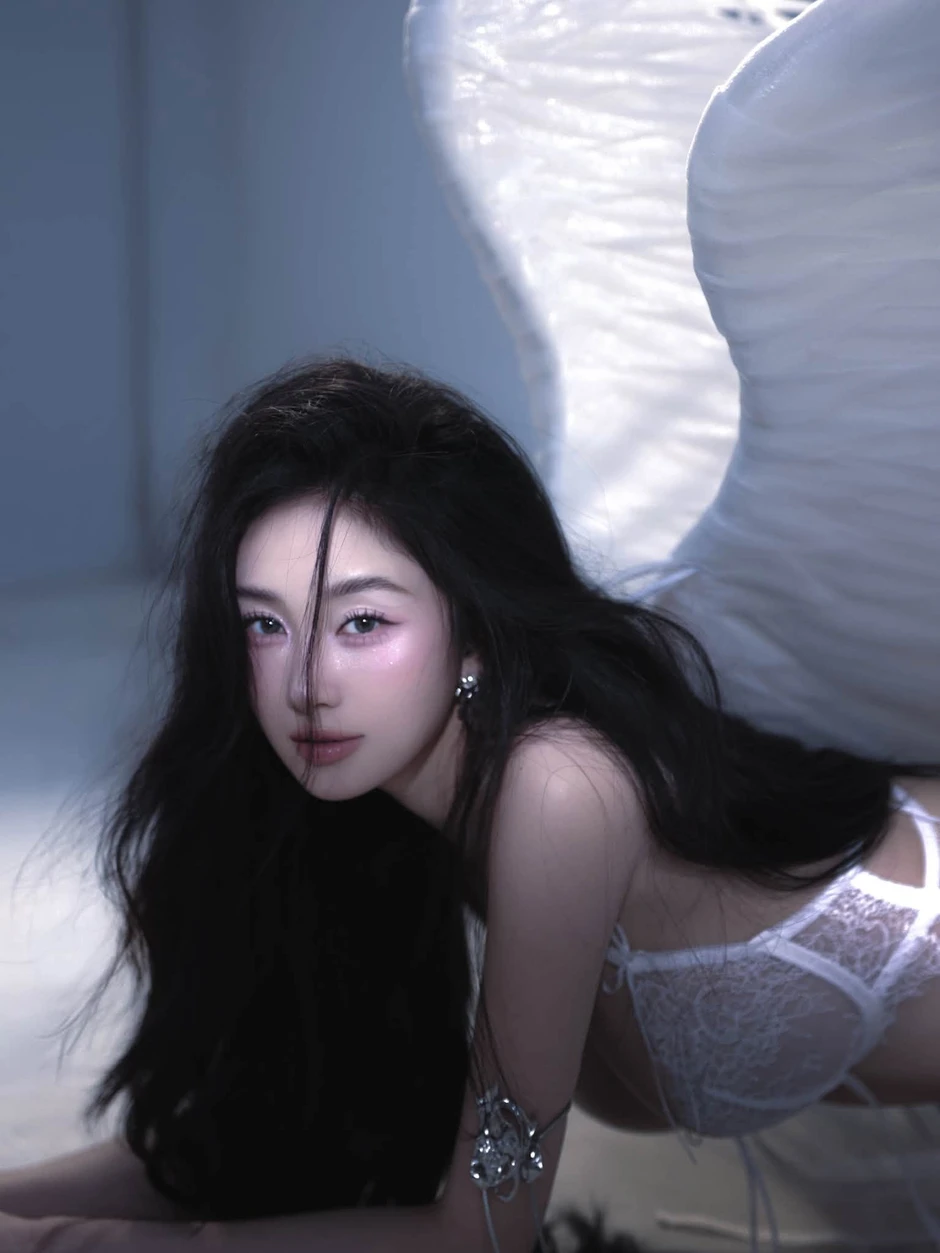 Jun Vũ ngày càng mướt mắt, đối lập gương mặt thơ ngây Jun Vũ ngày càng mướt mắt, đối lập gương mặt thơ ngây