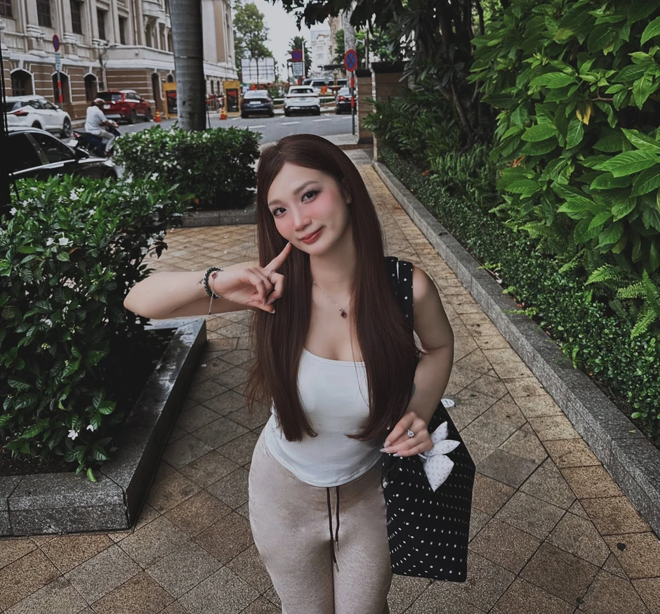 Không hề giấu giếm ý đồ, hot girl "Nóng cùng World Cup" khiến CĐM bật cười thích thú Không hề giấu giếm ý đồ, hot girl "Nóng cùng World Cup" khiến CĐM bật cười thích thú