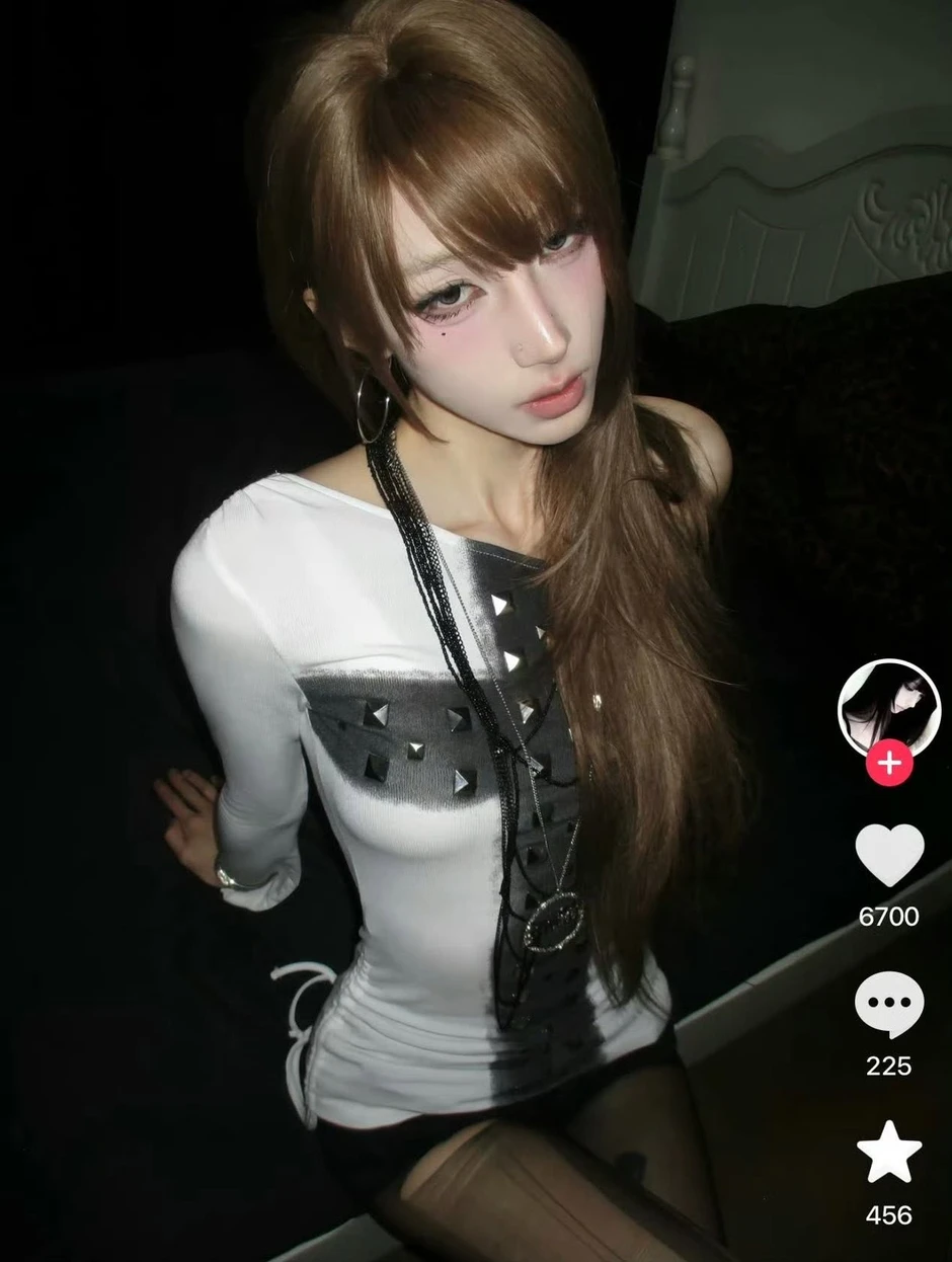 Không tin nổi hot girl đang nổi rần rần MXH hóa ra là 1 nam ca sĩ gen Z giả gái để kiếm cơm Không tin nổi hot girl đang nổi rần rần MXH hóa ra là 1 nam ca sĩ gen Z giả gái để kiếm cơm