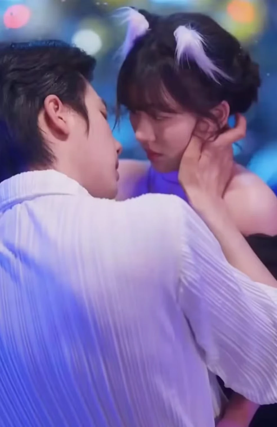 Lệnh cấm làm chao đảo giới giải trí