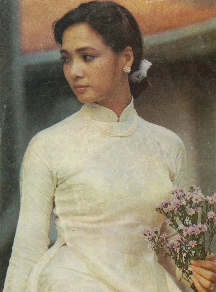 Mỹ nhân Hà thành trẻ nhất được phong NSND, hơn 30 năm hôn nhân chưa mặc váy cưới Mỹ nhân Hà thành trẻ nhất được phong NSND, hơn 30 năm hôn nhân chưa mặc váy cưới