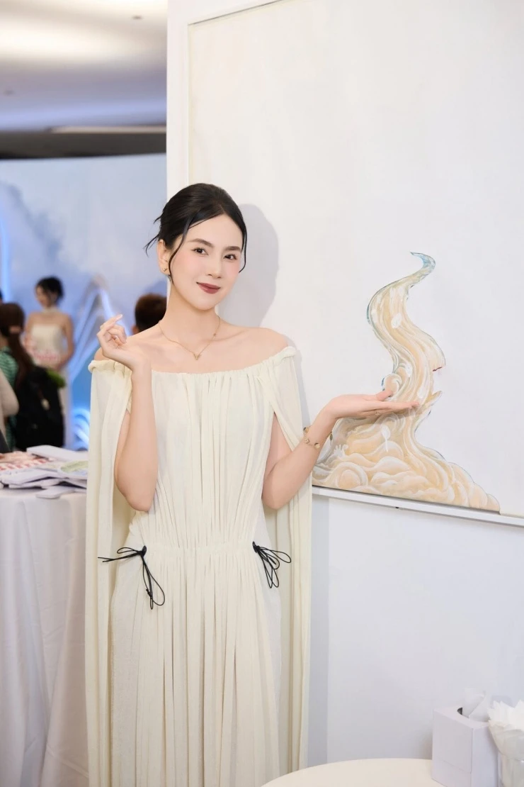 Mai Ngọc kể hành trình từ nữ MC bận rộn thành mẹ bỉm toàn thời gian
