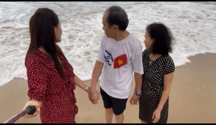 MC hot nhất Bản tin Thời tiết của VTV bức xúc chuyện bố ruột bị lừa mất 800 triệu mua “hợp đồng kỳ nghỉ” MC hot nhất Bản tin Thời tiết của VTV bức xúc chuyện bố ruột bị lừa mất 800 triệu mua “hợp đồng kỳ nghỉ”