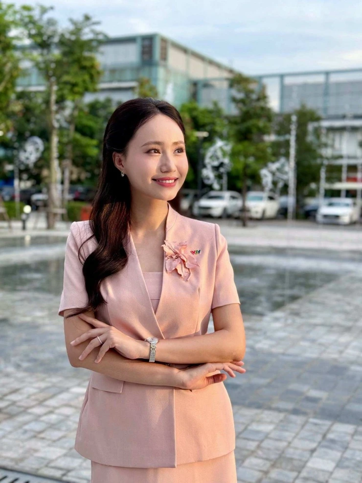 MC hot nhất Bản tin Thời tiết của VTV bức xúc chuyện bố ruột bị lừa mất 800 triệu mua “hợp đồng kỳ nghỉ” MC hot nhất Bản tin Thời tiết của VTV bức xúc chuyện bố ruột bị lừa mất 800 triệu mua “hợp đồng kỳ nghỉ”