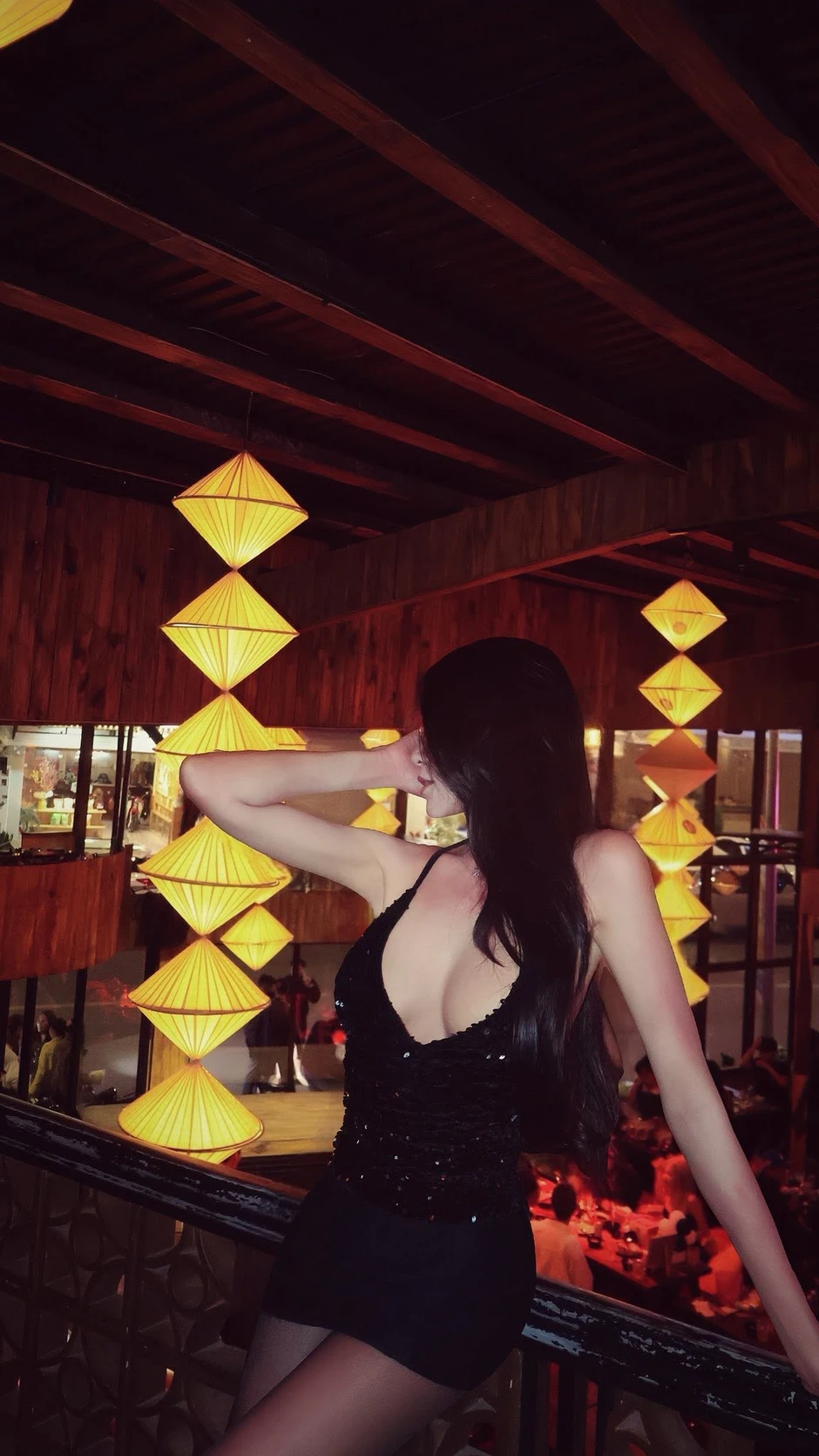 Ngẫu hứng "bắt cam" trên bàn nhậu, cô nàng hot girl cho ra đời ngay một bộ ảnh siêu phẩm Ngẫu hứng "bắt cam" trên bàn nhậu, cô nàng hot girl cho ra đời ngay một bộ ảnh siêu phẩm