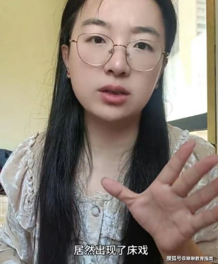Người mẹ giật mình khi đọc những trang sách của con bởi nội dung không khác gì truyện s** trá hình Người mẹ giật mình khi đọc những trang sách của con bởi nội dung không khác gì truyện s** trá hình
