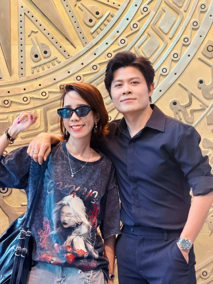 Nhạc sĩ Nguyễn Văn Chung bất ngờ khoe vũ đạo như dancer Nhạc sĩ Nguyễn Văn Chung bất ngờ khoe vũ đạo như dancer