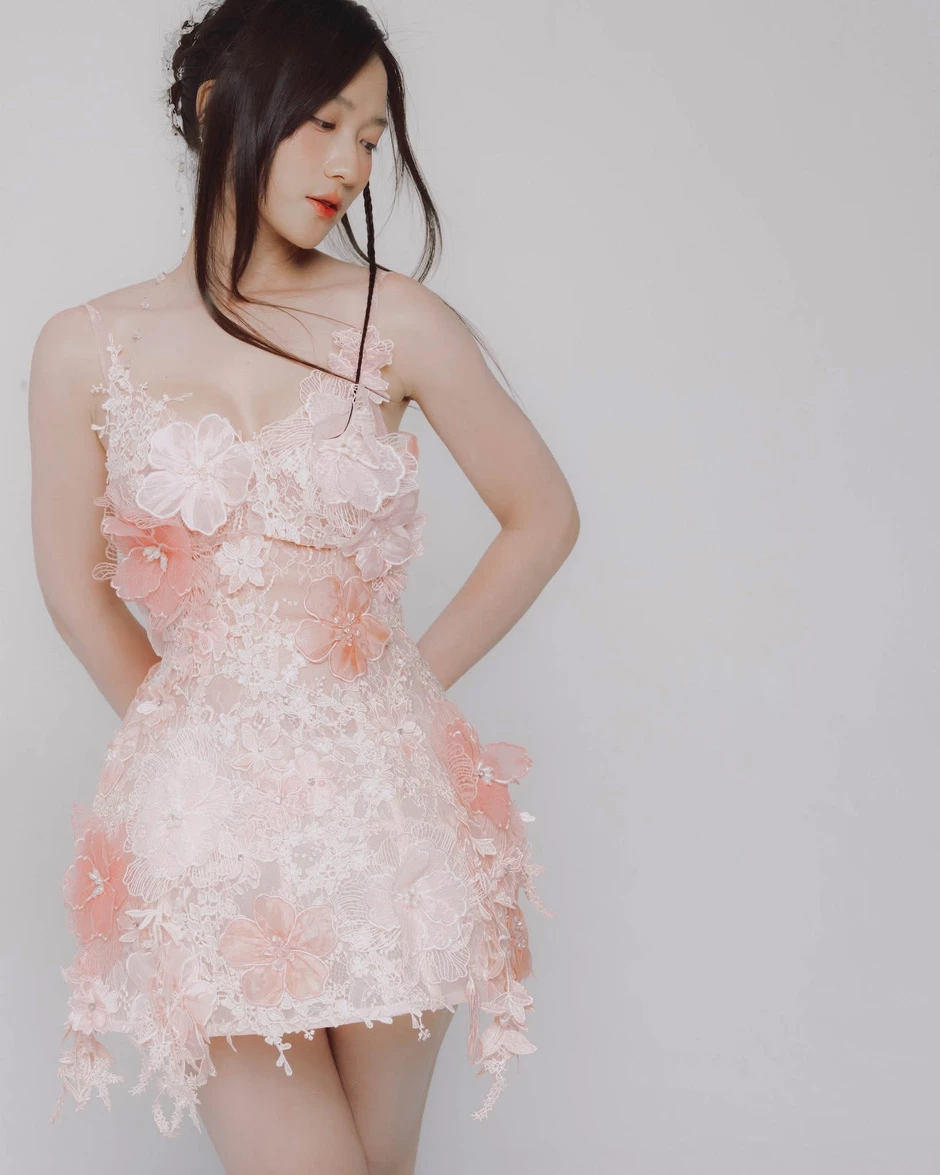 Nhan sắc bất chấp thời gian của hot girl Trâm Anh
