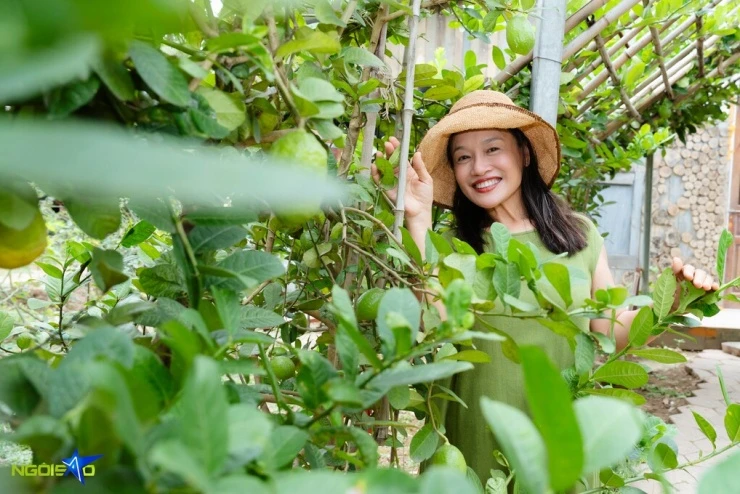 Những góc sống ảo trong khu vườn 4.000 m2 của Tú Oanh Những góc sống ảo trong khu vườn 4.000 m2 của Tú Oanh