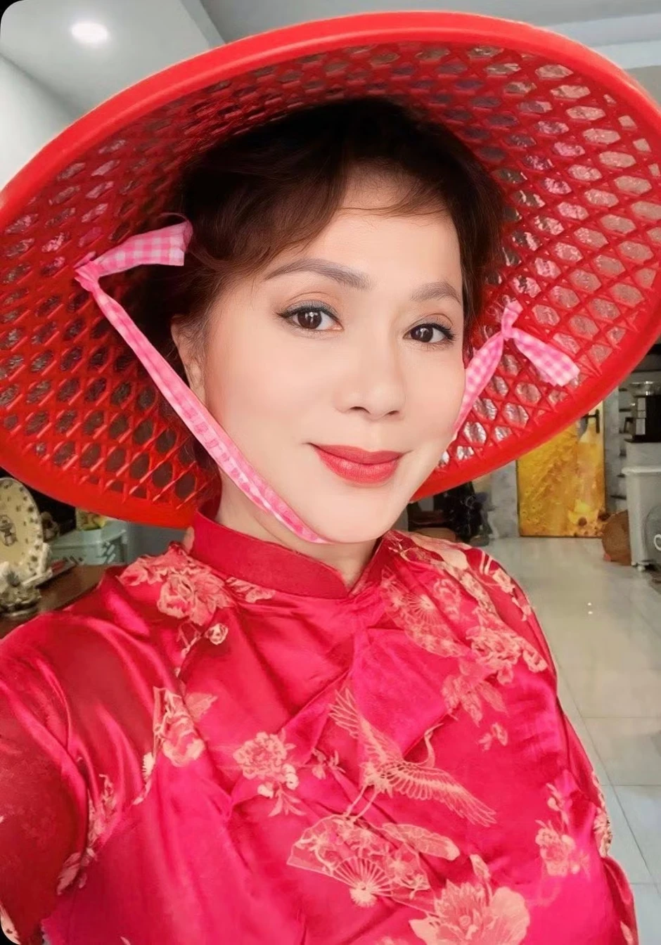 NSND Hương Dung, mẹ siêu mẫu Hà Anh là nạn nhân của bẫy hợp đồng kỳ nghỉ NSND Hương Dung, mẹ siêu mẫu Hà Anh là nạn nhân của bẫy hợp đồng kỳ nghỉ