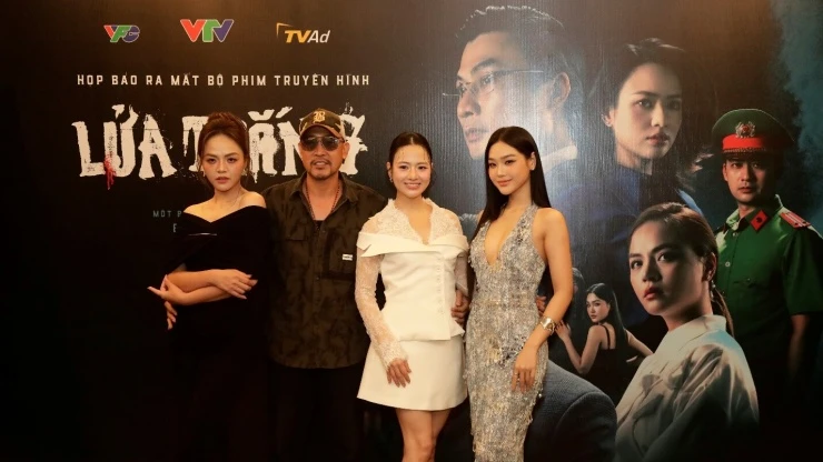 NSƯT Hồ Phong ngoài đời mang quân hàm Trung tá ngành công an, tính cách kiệm lời NSƯT Hồ Phong ngoài đời mang quân hàm Trung tá ngành công an, tính cách kiệm lời