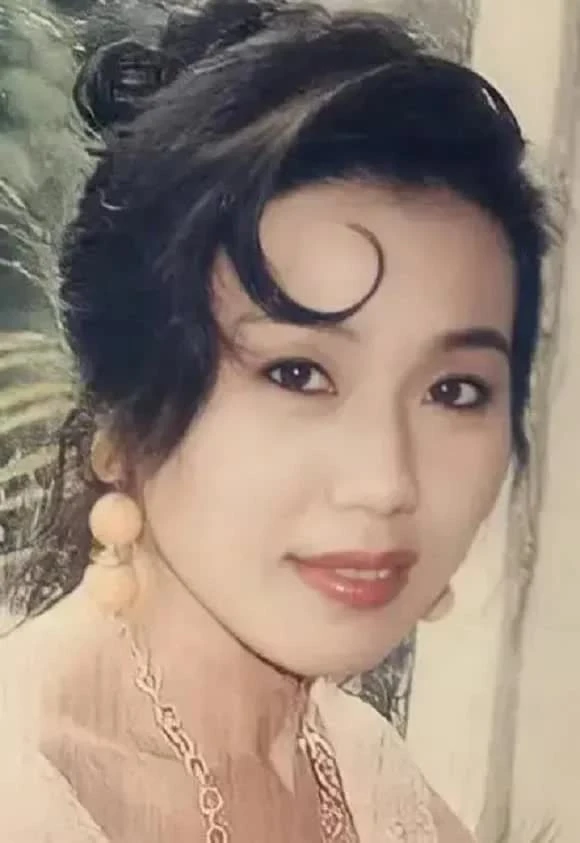 Nữ diễn viên hiếm hoi dám tự mình thực hiện cảnh nóng từng gây chấn động điện ảnh Hồng Kông Nữ diễn viên hiếm hoi dám tự mình thực hiện cảnh nóng từng gây chấn động điện ảnh Hồng Kông