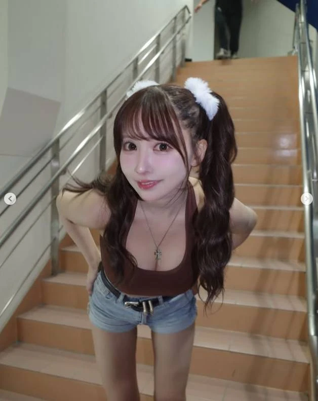 Nữ thần gợi cảm Yua Mikami gây sốt khi diện váy hở lưng thưởng thức sữa đậu nành Nữ thần gợi cảm Yua Mikami gây sốt khi diện váy hở lưng thưởng thức sữa đậu nành