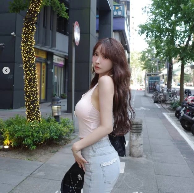 Nữ thần gợi cảm Yua Mikami gây sốt khi diện váy hở lưng thưởng thức sữa đậu nành Nữ thần gợi cảm Yua Mikami gây sốt khi diện váy hở lưng thưởng thức sữa đậu nành