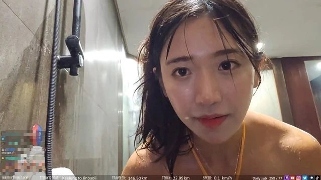 Phát trực tiếp cảnh t.ắ.m, nữ streamer hút hàng chục nghìn lượt xem Phát trực tiếp cảnh t.ắ.m, nữ streamer hút hàng chục nghìn lượt xem