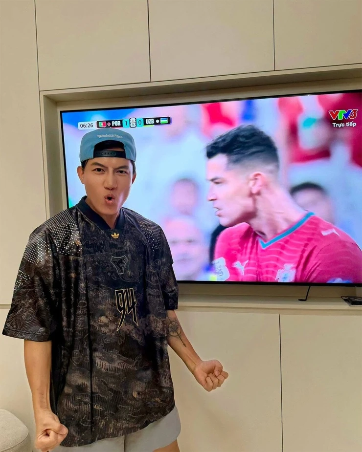 Sao Việt thức khuya cầu nguyện, Ronaldo ghi 2 bàn lập kỷ lục 6 kỳ World Cup
