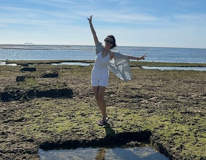 Son Ye Jin miệt mài ăn chơi với Hyun Bin và con trai ở đảo