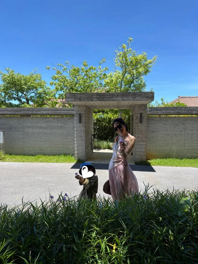Son Ye Jin miệt mài ăn chơi với Hyun Bin và con trai ở đảo