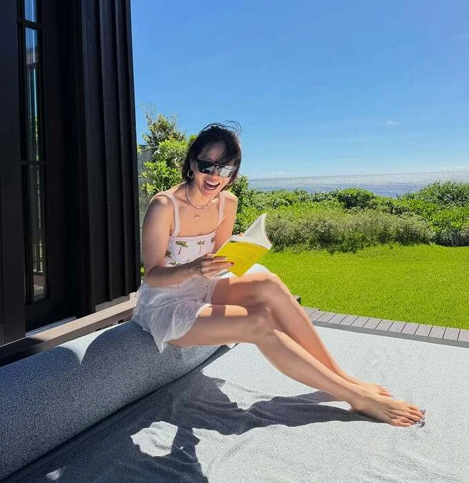 Son Ye Jin miệt mài ăn chơi với Hyun Bin và con trai ở đảo