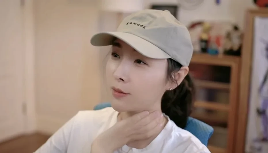 Streamer bị nền tảng quét gậy vì "hình ảnh gợi cảm", nỗi lòng không dám kêu oan