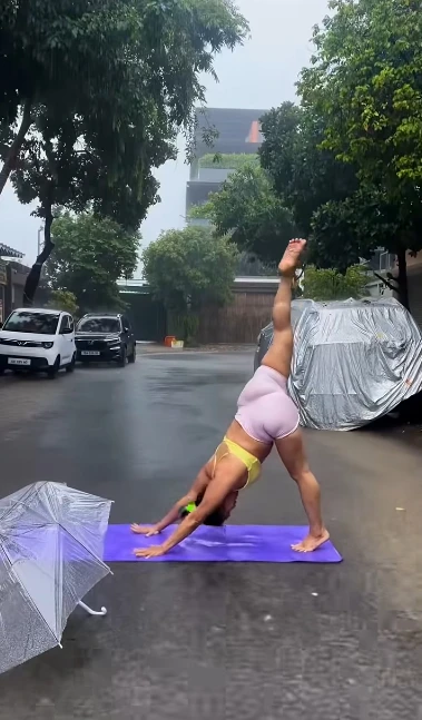 Tập Yoga dưới mưa, đoạn video ngắn của hot girl bất ngờ lan truyền gây tranh cãi