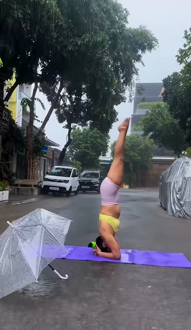 Tập Yoga dưới mưa, đoạn video ngắn của hot girl bất ngờ lan truyền gây tranh cãi