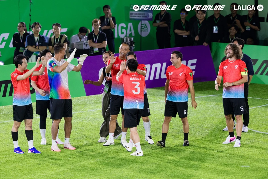 Thầy Giáo Ba lại khiến fan ngỡ ngàng Thầy Giáo Ba lại khiến fan ngỡ ngàng