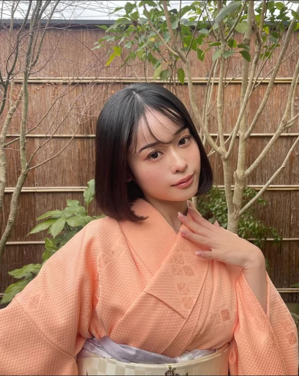 Thêm một hot girl nổi tiếng xinh đẹp tuyên bố giải nghệ, fan tiếc nuối tột độ