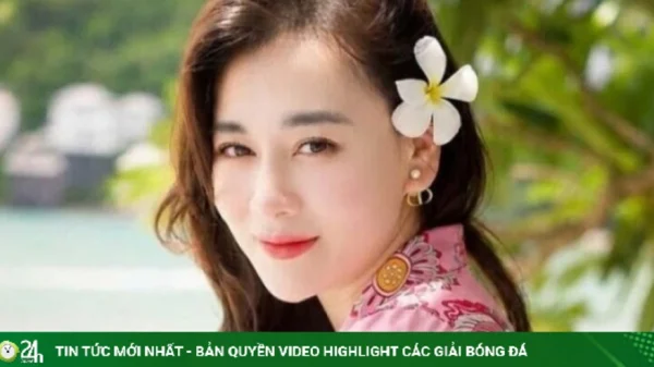 Ảnh sao 12/6: Phương Oanh diện đồ bộ kín bưng ngắm biển kenhtingame com thumb anh sao 12 6 phuong oanh dien do bo kin bung ngam bien 34191781263572656 940w
