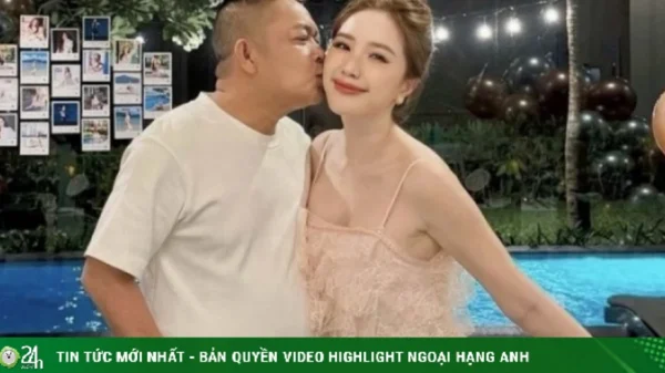 Ảnh sao 4/6: Bảo Thy tình tứ bên chồng trong tiệc mừng tuổi mới kenhtingame com thumb anh sao 4 6 bao thy tinh tu ben chong trong tiec mung tuoi moi 14b51780564878935 940w