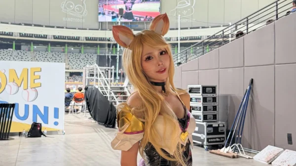 Chị gái Oner bất ngờ cosplay Ahri K/DA đầy quyến rũ kenhtingame com thumb chi gai oner bat ngo cosplay ahri k da day quyen ru 99321780763458646 940w