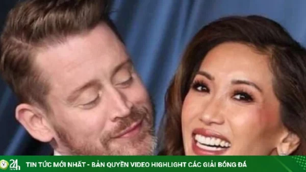 Chuyện tình 9 năm của sao phim Ở nhà một mình cùng hôn thê gốc Á kenhtingame com thumb chuyen tinh 9 nam cua sao phim o nha mot minh cung hon the goc a 20b81781960442938 940w