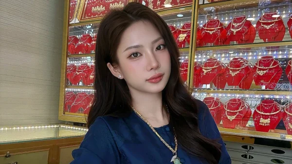 Cô chủ tiệm vàng "gây sốt" với nhan sắc đỉnh cao, chẳng thua kém gì bất cứ hot girl đình đám nào ở thời điểm hiện tại kenhtingame com thumb co chu tiem vang quot gay sot quot voi nhan sac dinh cao chang thua kem gi bat cu hot girl dinh dam nao o thoi diem hien tai c26a1781778212787 940w