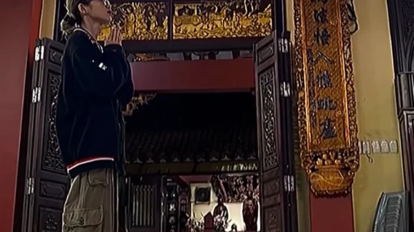 Cổ vũ T1 tới mức "tâm linh" quá đà, fan girl bất ngờ viral trên MXH kenhtingame com thumb co vu t1 toi muc quot tam linh quot qua da fan girl bat ngo viral tren mxh 8b5b1781785065884 940w