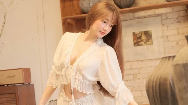 Đi làm gốm nhưng đẹp như thiên thần, cô nàng hot girl bỗng viral đầy bất ngờ kenhtingame com thumb di lam gom nhung dep nhu thien than co nang hot girl bong viral day bat ngo 49191781178429912 940w