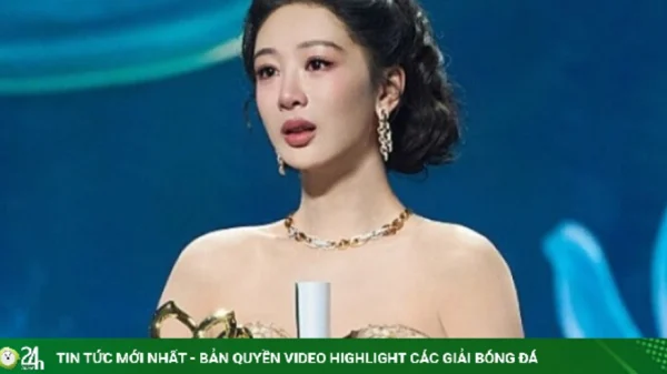 Dương Tử mắt ướt nhòe khi giành Thị hậu Bạch Ngọc Lan kenhtingame com thumb duong tu mat uot nhoe khi gianh thi hau bach ngoc lan bf5c1782623257976 940w