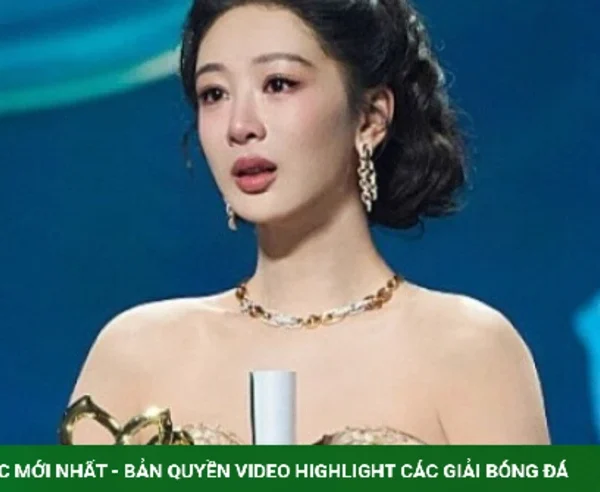 Dương Tử mắt ướt nhòe khi giành Thị hậu Bạch Ngọc Lan kenhtingame com thumb duong tu mat uot nhoe khi gianh thi hau bach ngoc lan bf5c1782623257976 940w