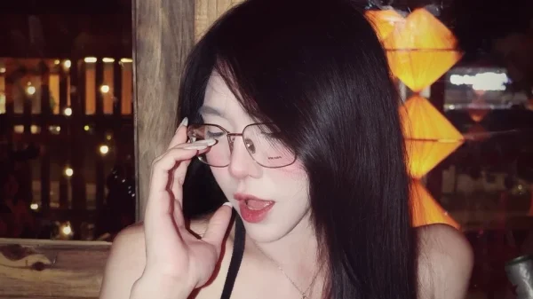 Ngẫu hứng "bắt cam" trên bàn nhậu, cô nàng hot girl cho ra đời ngay một bộ ảnh siêu phẩm kenhtingame com thumb ngau hung quot bat cam quot tren ban nhau co nang hot girl cho ra doi ngay mot bo anh sieu pham eb921781965138400 940w