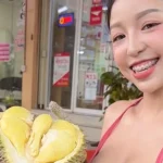 Ngồi bán sầu riêng nhưng có vóc dáng như hoa hậu, hot girl bất ngờ trở thành tâm điểm chú ý kenhtingame com thumb ngoi ban sau rieng nhung co voc dang nhu hoa hau hot girl bat ngo tro thanh tam diem chu y 13aa1780654896861 940w