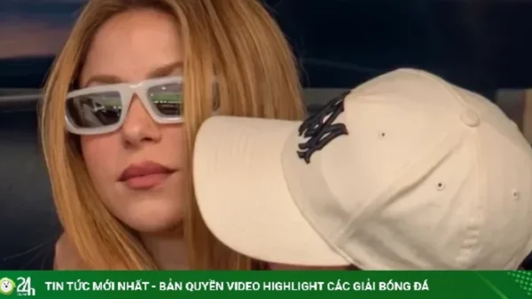 Nụ hôn dành cho Shakira trên khán đài World Cup gây sốt kenhtingame com thumb nu hon danh cho shakira tren khan dai world cup gay sot 10cf1782212114710 940w