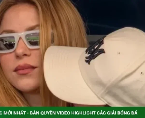 Nụ hôn dành cho Shakira trên khán đài World Cup gây sốt kenhtingame com thumb nu hon danh cho shakira tren khan dai world cup gay sot 10cf1782212114710 940w