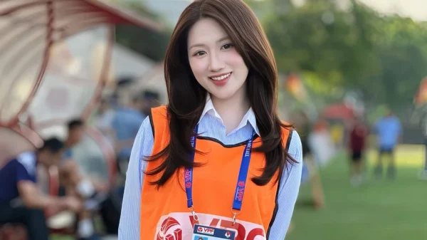 Rời sân khấu giải đấu, MC thể thao Linh Nắng gây bão mạng khi khoe trọn đường cong gợi cảm kenhtingame com thumb roi san khau giai dau mc the thao linh nang gay bao mang khi khoe tron duong cong goi cam 06931780673531821 940w