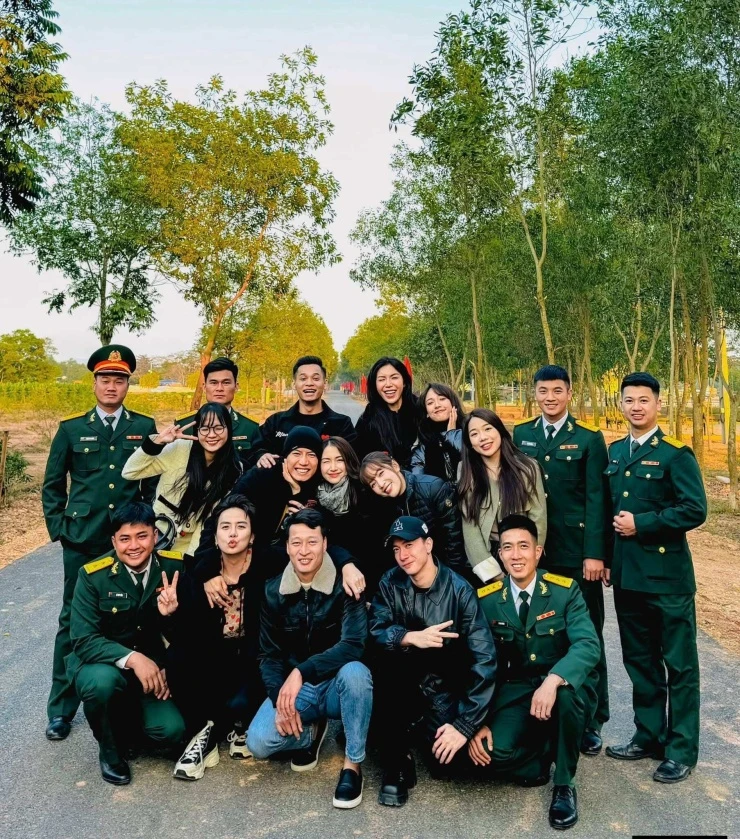 Thượng úy Lê Văn Thắng - hot boy quân đội từng gây sốt bên Hòa Minzy trong Sao Nhập Ngũ đột ngột qua đời Thượng úy Lê Văn Thắng - hot boy quân đội từng gây sốt bên Hòa Minzy trong Sao Nhập Ngũ đột ngột qua đời