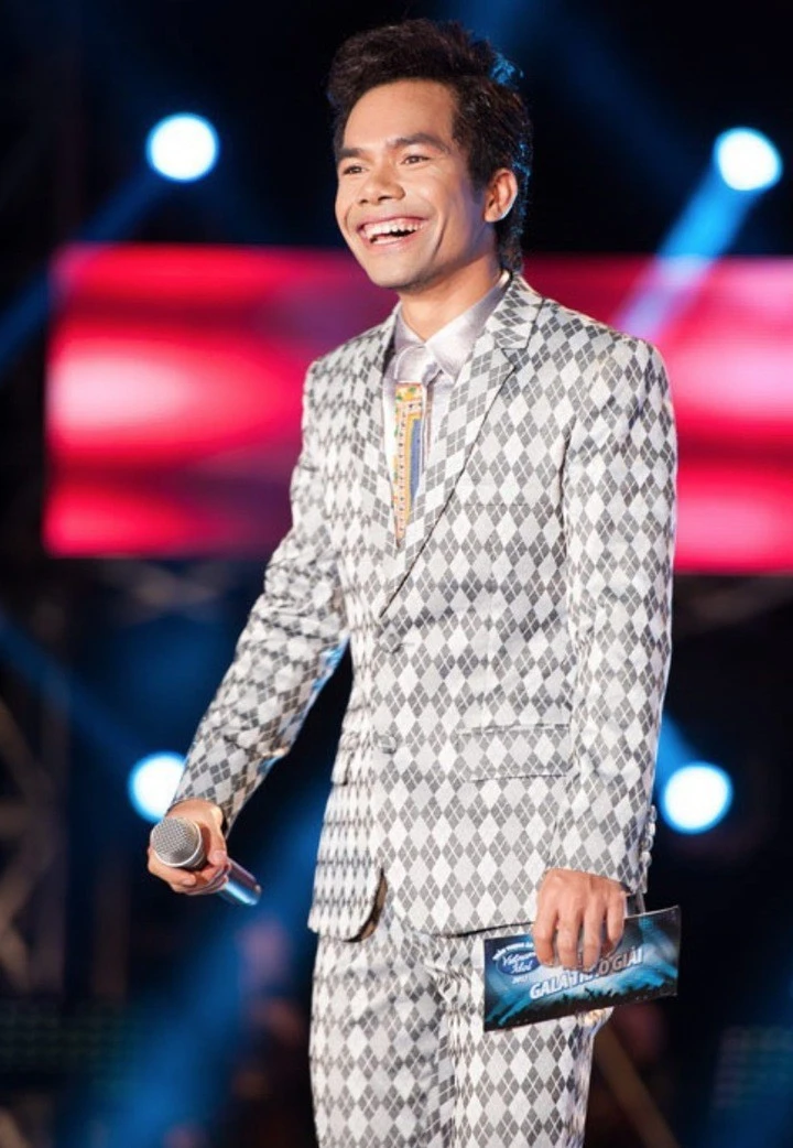 Top 4 Vietnam Idol 2012: Người đăng quang quốc tế, người về quê kín tiếng Top 4 Vietnam Idol 2012: Người đăng quang quốc tế, người về quê kín tiếng