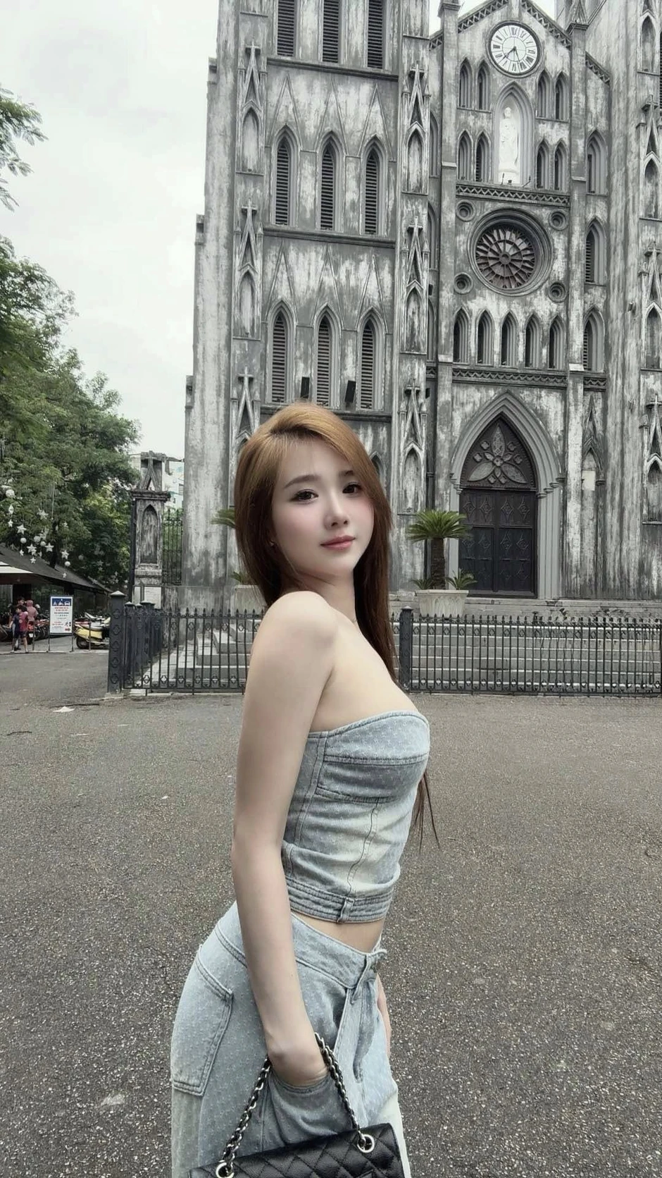 Tránh nóng với bộ ảnh "mát mắt" ở Nhà thờ Lớn của cô nàng hot girl xinh đẹp Tránh nóng với bộ ảnh "mát mắt" ở Nhà thờ Lớn của cô nàng hot girl xinh đẹp