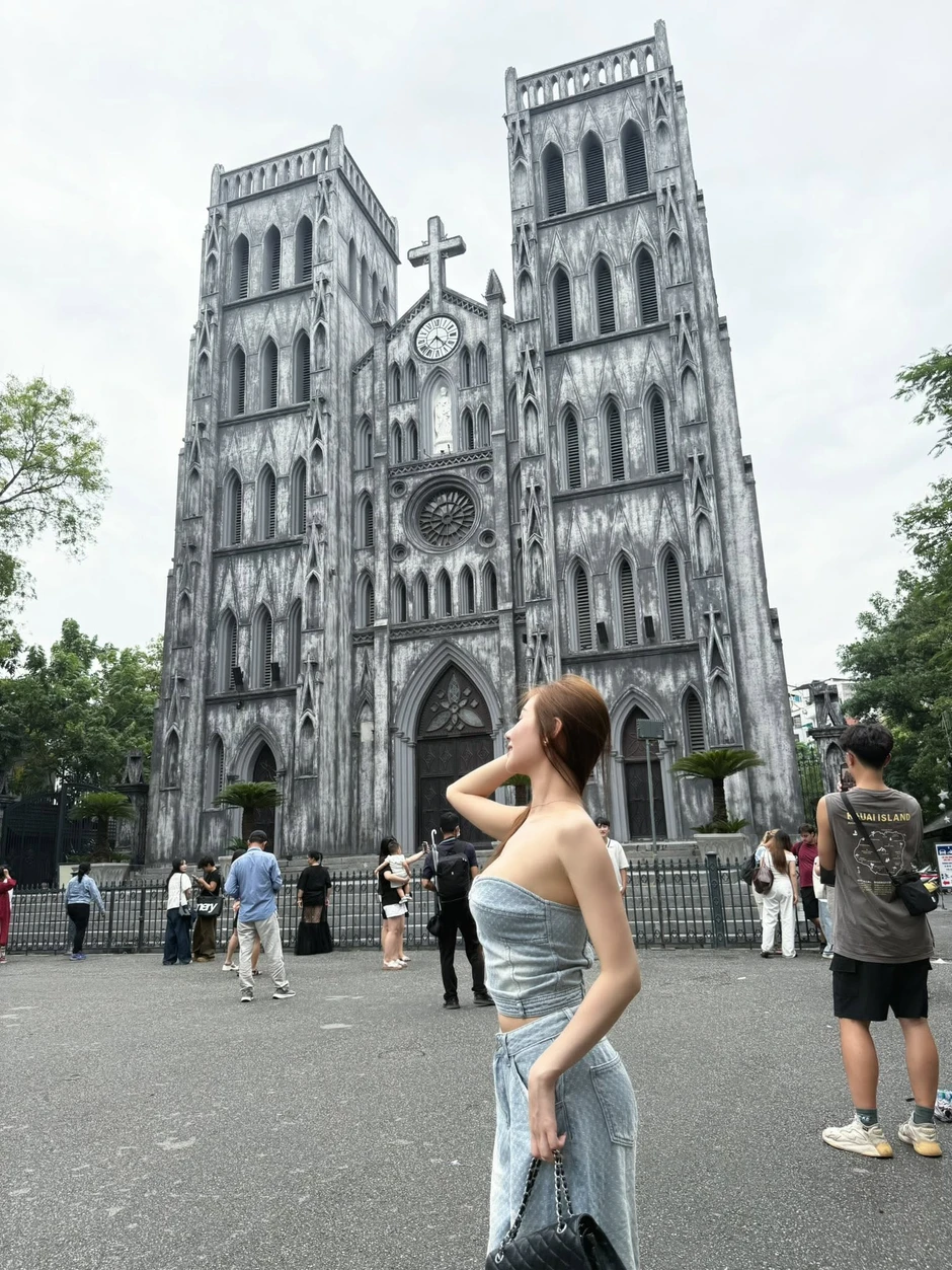 Tránh nóng với bộ ảnh "mát mắt" ở Nhà thờ Lớn của cô nàng hot girl xinh đẹp Tránh nóng với bộ ảnh "mát mắt" ở Nhà thờ Lớn của cô nàng hot girl xinh đẹp