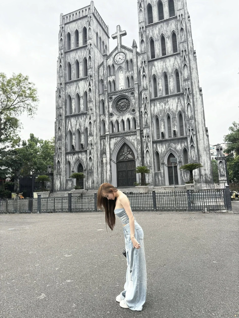 Tránh nóng với bộ ảnh "mát mắt" ở Nhà thờ Lớn của cô nàng hot girl xinh đẹp Tránh nóng với bộ ảnh "mát mắt" ở Nhà thờ Lớn của cô nàng hot girl xinh đẹp