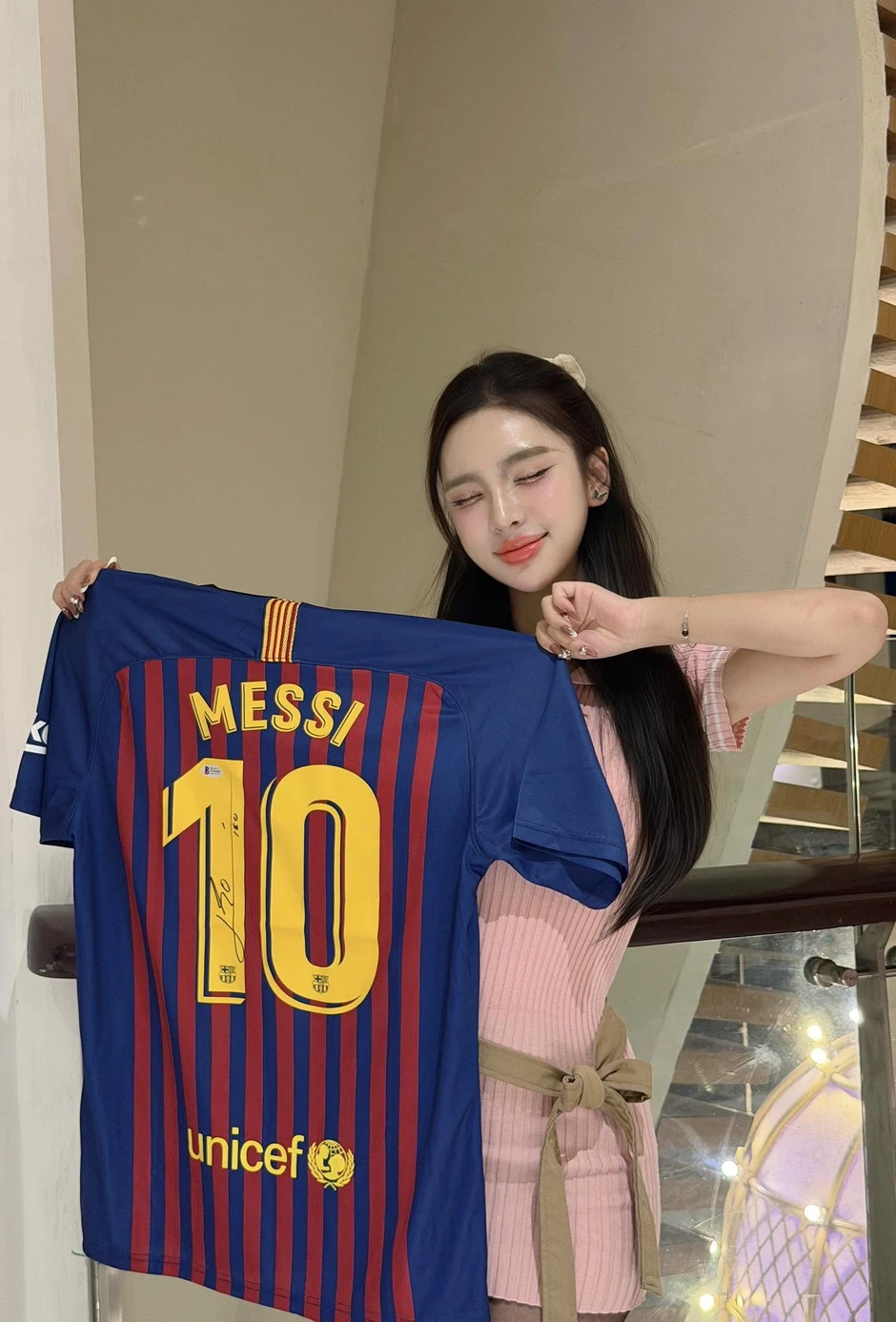 Tú Anh Susu cổ vũ Argentina mùa World Cup, khiến fan bóng đá được dịp bàn tán xôn xao Tú Anh Susu cổ vũ Argentina mùa World Cup, khiến fan bóng đá được dịp bàn tán xôn xao