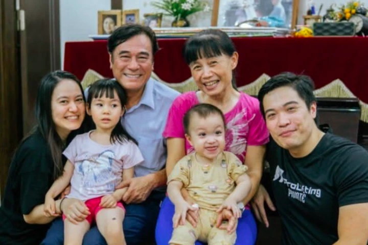 Từng đóng cặp hàng trăm mỹ nhân, tài tử nổi tiếng chọn cưới mối tình đầu Từng đóng cặp hàng trăm mỹ nhân, tài tử nổi tiếng chọn cưới mối tình đầu
